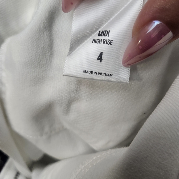 Express White High-Rise Frayed Hem Denim Shorts - Picture 5 of 5